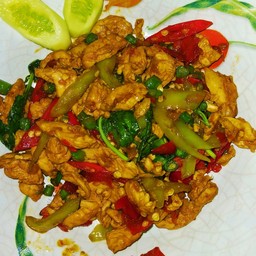 ผัดกระเพราไก่