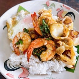 ข้าวราดกะเพราทะเล (ไม่แถมไข่ดาว)