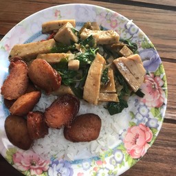 พัดพริกสดหมูยอกุนเชียงราดข้าว