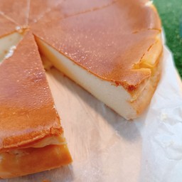 ชีสเค้กหน้าไหม้ (ตัดชิ้น)