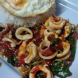 ข้าวราดกระเพราทะเล