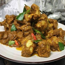 ข้าวพริกแกงใต้กระดูกอ่อน