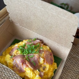 ข้าวไข่ข้นเบคอน (ไข่ออแกนิก)