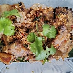 ข้าวหมูผัดกระเทียม