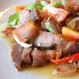 ยำหมูกรอบ