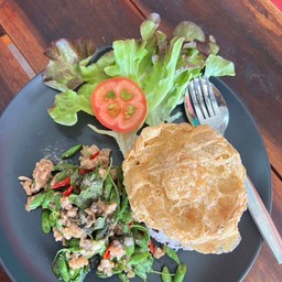 กระเพราหมูสับ + ไข่ดาวเจ