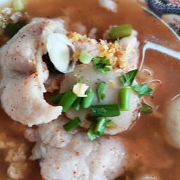 ก๋วยเกี๋ยวต้มยำหมูมะนาว แห้ง