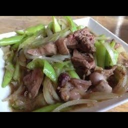 เครื่องในไก่ผัดพริกสดราดข้าว