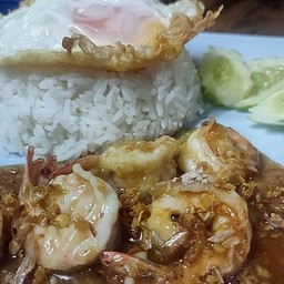 ข้าวราดกุ้งกระเทียม