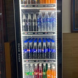 น้ำอัดลมขวดพลาสติก ฟรีน้ำแข็งแก้ว