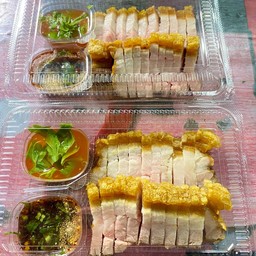 หมูกรอบจิ้มแจ่ว
