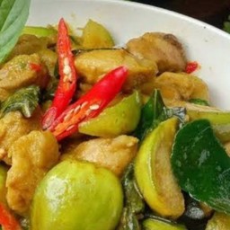 ผัดเขียวหวานหมูกับข้าว