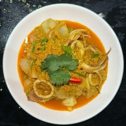 ปลาหมึกผัดผงกะหรี่