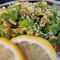 ยำสาหร่ายญี่ปุ่นแซ่บๆสไตล์ไทย