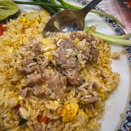 ข้าวผัดเนื้อ
