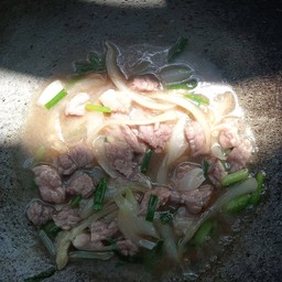 ผัดพริกหยวกราดข้าว