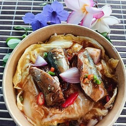 ข้าวไข่ข้นยำปลากระป๋อง