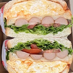 ไข่ออมเลตไส้กรอก