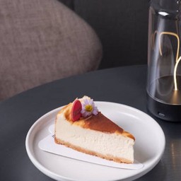 BASQUE BURNT CHEESECAKE with CRUST