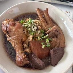 ก๋วยเตี๋ยวไก่นายเบนซ์ Nine Benz Chicken noodle