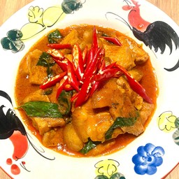 หมูป่าผัดพริกแกง