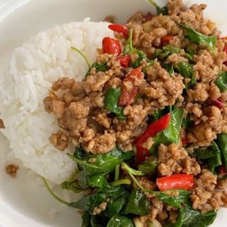 ข้าวราดกระเพราเนื้อ