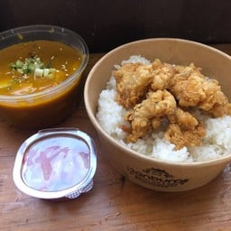 ข้าวแกงกระหรี่ไก่กรอบ