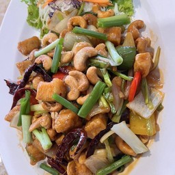 ไก่ผัดเม็ดมะม่วง