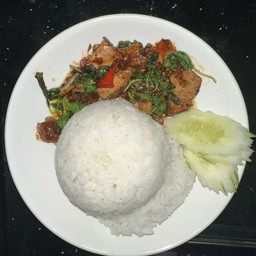 ข้าวกระเพราหมูกรอบ