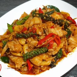 ผัดเผ็ดหมูป่่าราดข้าว