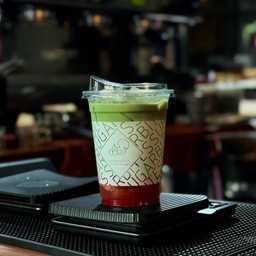 มัทฉะนมสดสตรอเบอร์รี่เย็น