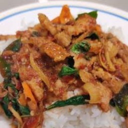 ผัดพริกแกงอาหารป่า ราดข้าว