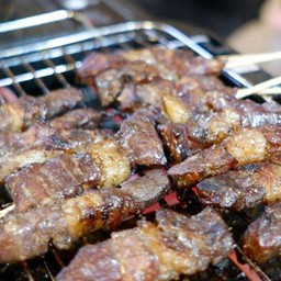 เนื้อปิ้ง 5 ไม้ แถม ข้าวเหนียว