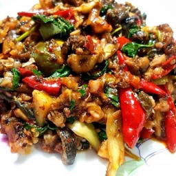 ผัดเผ็ดกบราดข้าว