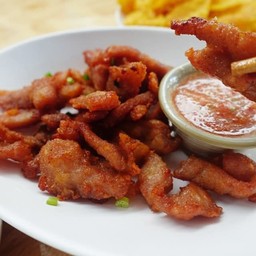 หมูทอดน้ำปลา +น้ำจิ้ม ซีฟู๊ด อร่อยๆ กับข้าว