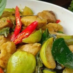 ผัดเขียวหวานไก่กับข้าว