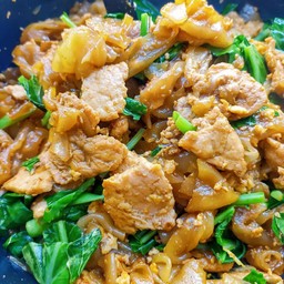 ผัดซีอิ้วหมู