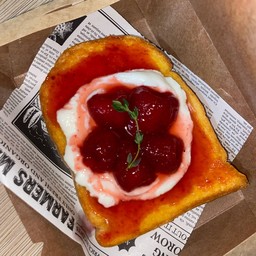 กรีซี่สตอเบอรี่