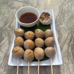 ลูกชิ้นเนื้อปิ้ง (Grilled Beef Ball)