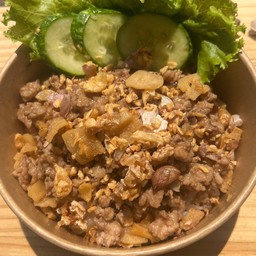 ข้าวหมูสับทอดกระเทียมสุดซอย