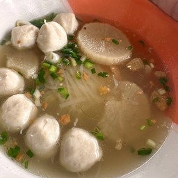 ก๋วยเตี๋ยวลูกชิ้นหมู