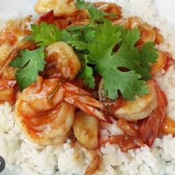 กุ้งกระเทียมราดข้าว