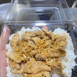 หมูกระเทียม