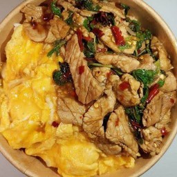 หอมกะเพราไก่พริกแห้งโคตรแซ่บ