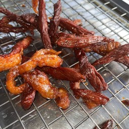 หมูแดดเดียวทอด  พวงไม้ตอกอีสานหมักสูตรบ้านๆ