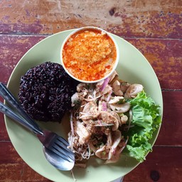 ข้าวไรค์เบอรี่ลาบเห็ดสามอย่าง+ใข่เนื้อทอง