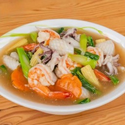 เส้นใหญ่ราดหน้าทะเล