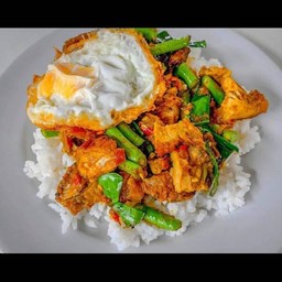 ผัดพริกแกงหมู