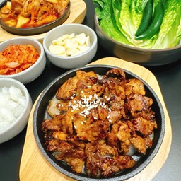 หมูผัดซอสบุลโกกิ 돼지불고기 Korean style stir-fried pork