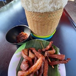 หมูแดดเดียวทอดกรอบสูตรหมักอีสาน